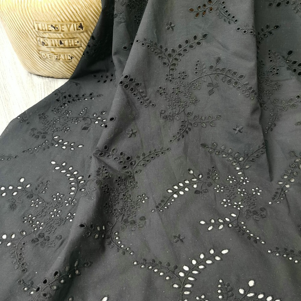 High-quality black hollow-out  - Sewing Eyelet Fabric 评论和价格